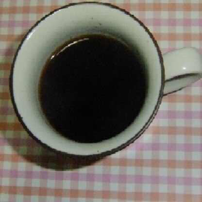 冷たいものばかり、飲んでいた夏も、もう初秋ですね。
熱いコーヒーに
黒蜜を入れて美味しくいただきました。
御馳走様。